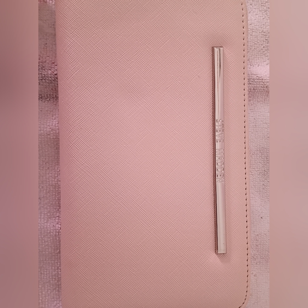 Steve Madden Blush Pink Wallet. Lots Of Places For Cards Etc. - Picture 2 of 11